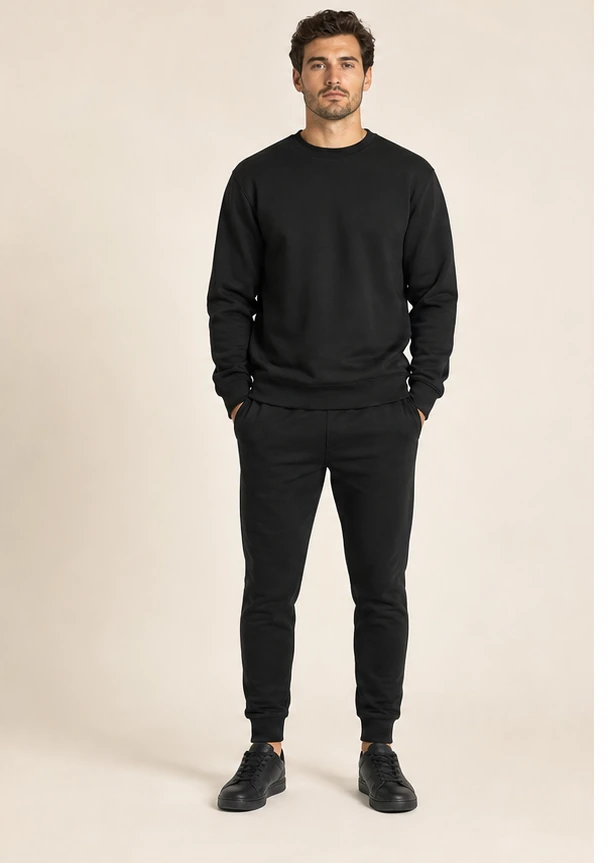 Sweaterset bedrukken met zwarte broek in zwart, vooraanzicht op model